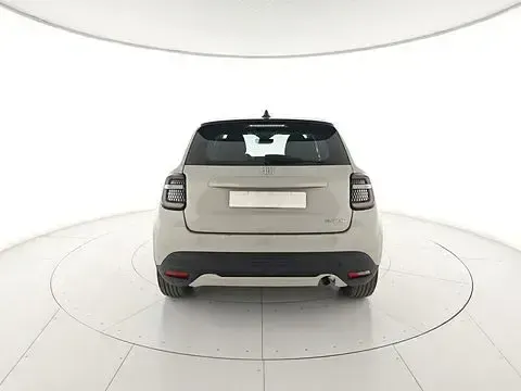 Usata Fiat 600 110 CV (80 kW) 2025 Beige SUV