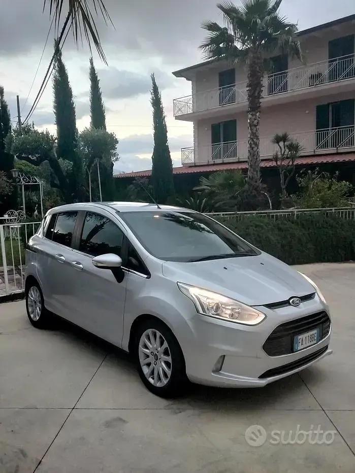 Usata Ford B-MAX Titanium 75 CV (55 kW) 2015 Grigio Monovolume