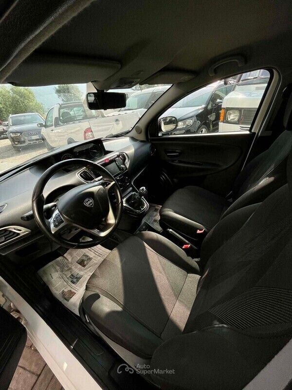 Usata Lancia Ypsilon 69 CV (50 kW) 2019 Bianco Utilitaria