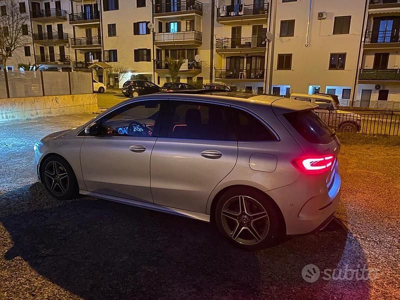 Usata Mercedes B200 163 CV (119 kW) 2019 Grigio Utilitaria