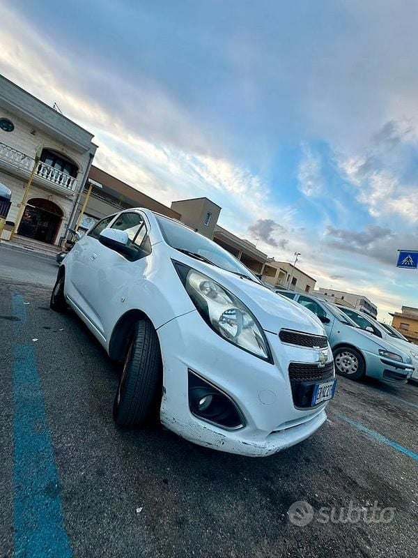 Begagnad Chevrolet Spark 68 HK (50 kW) 2013 Vit Halvkombi