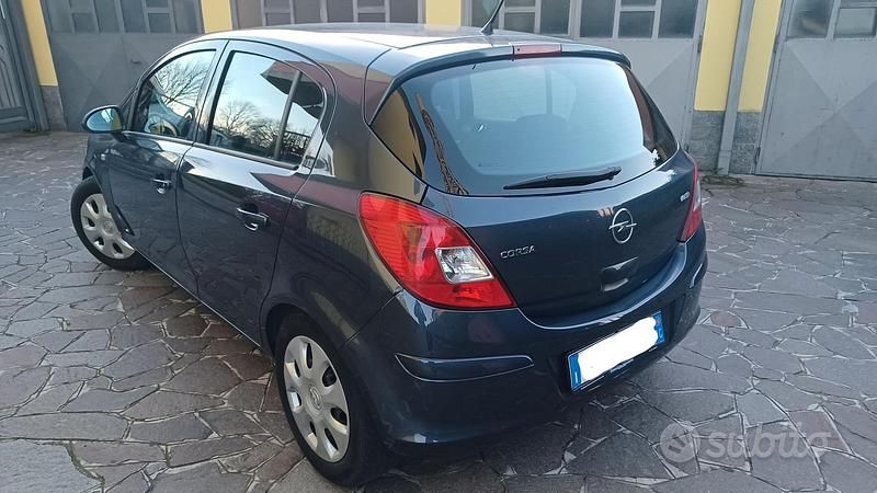 Usata Opel Corsa 80 CV (58 kW) 2010 Blu Utilitaria