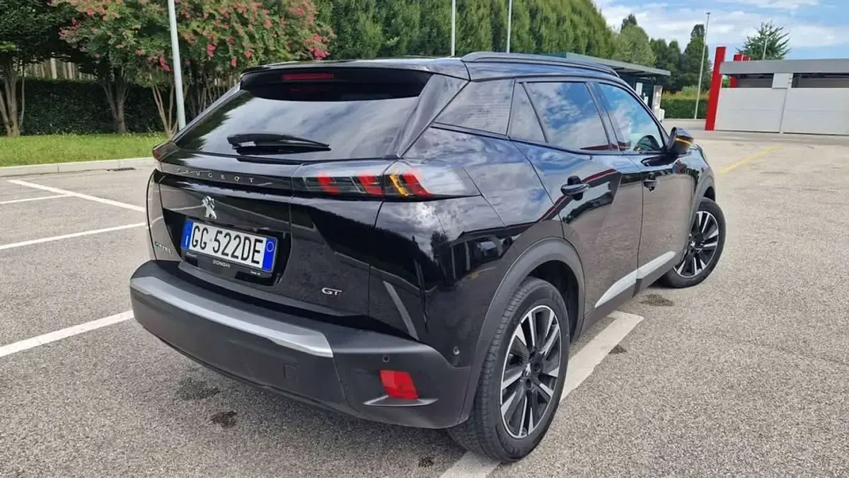 Usata Peugeot e-2008 GT 56 kW (77 CV) 2021 Nero SUV