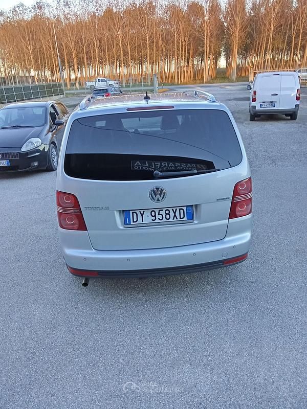 Usata VW Touran 109 CV (80 kW) 2009 Argento Monovolume