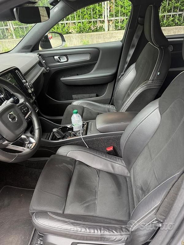 Usata Volvo XC40 R-Design 160 CV (117 kW) 2020 Nero SUV