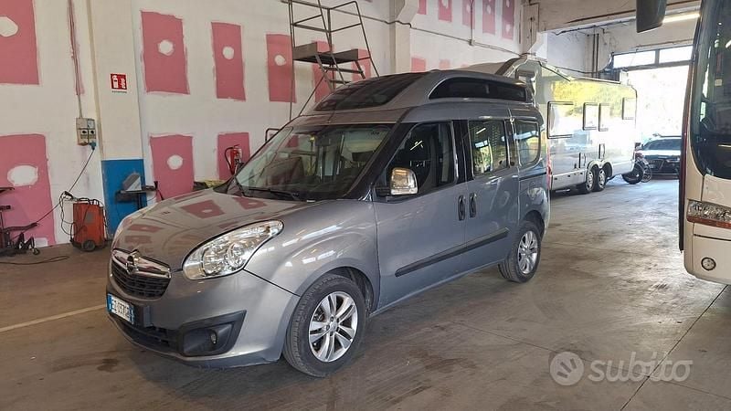 Usata 2015 Opel Combo Monovolume | 11.000 € (Molto cara) - Immagine 1/4