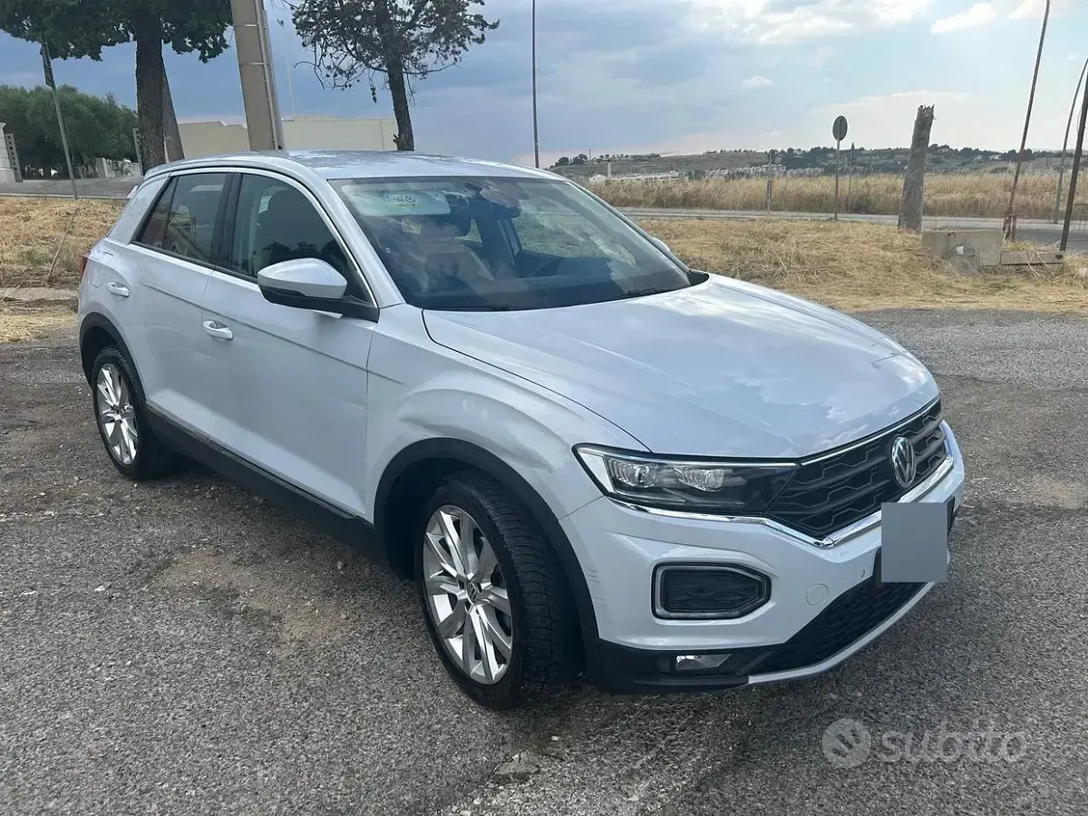 Usata VW T-Roc 116 CV (85 kW) 2019 Bianco SUV