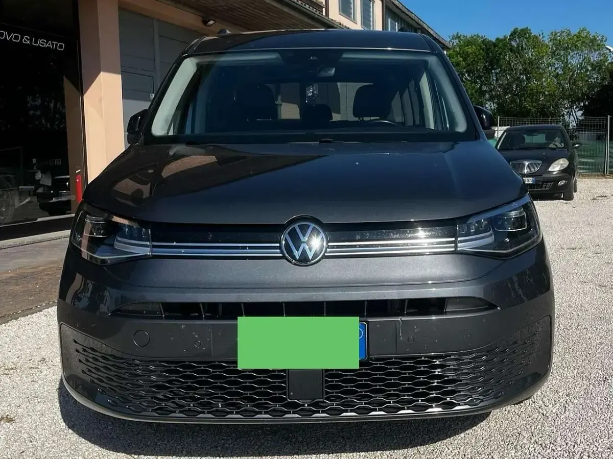 Usata VW Caddy Highline 122 CV (89 kW) 2023 Grigio Monovolume