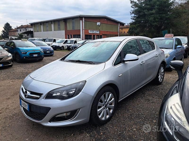 Usata Opel Astra Cosmo 130 CV (95 kW) 2014 Grigio Berlina