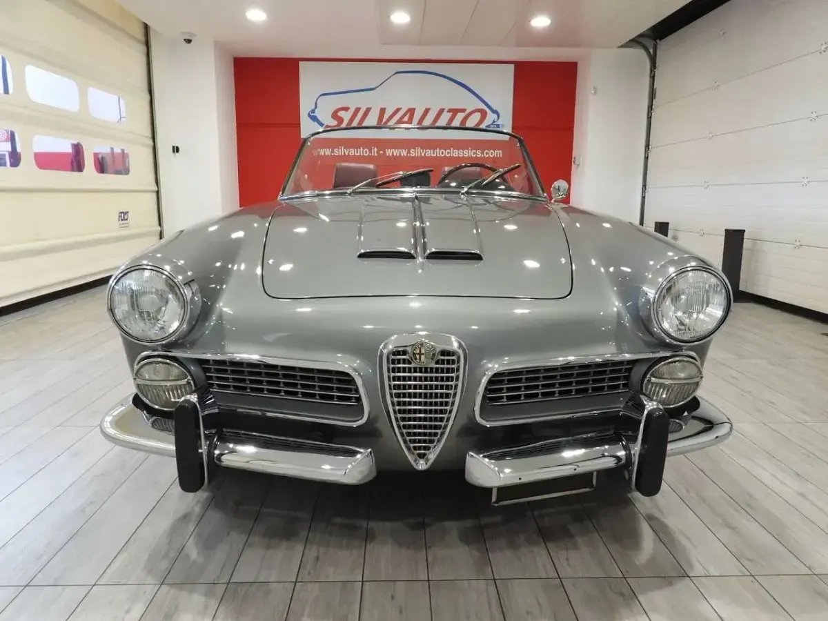 Usata Alfa Romeo 2000 116 CV (85 kW) 1959 Grigio medio Cabrio