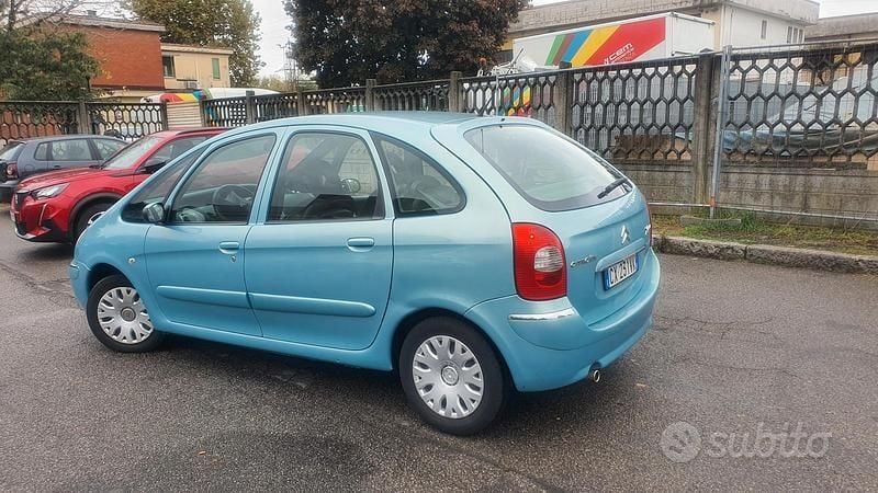 Usata Citroën Xsara Picasso 75 CV (55 kW) 2005 Verde Monovolume