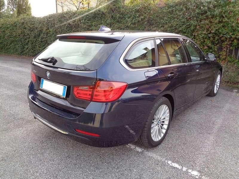 Usata BMW 320 Luxury Line 184 CV (135 kW) 2013 Blu/azzurro Station wagon