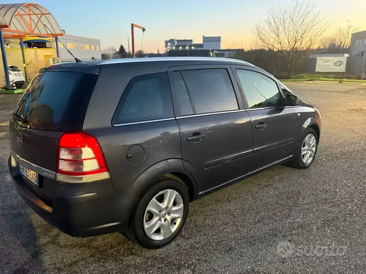 Usata Opel Zafira Cosmo 110 CV (80 kW) 2011 Grigio Monovolume