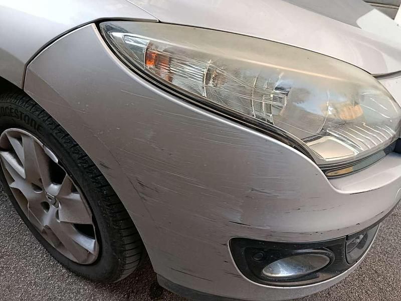 Käytetty Renault Mégane 110 HP (80 kW) 2012 Hopea Sedan