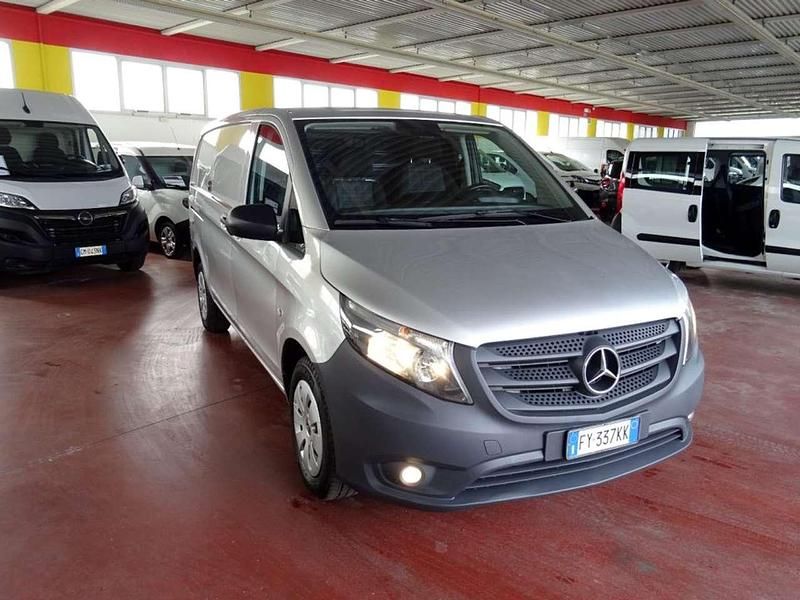 Usata Mercedes Vito 136 CV (100 kW) 2019 Argento Furgone