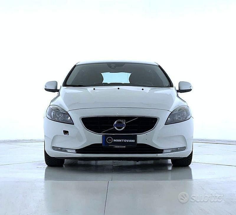 Usata Volvo V40 Kinetic 115 CV (84 kW) 2013 Bianco Berlina