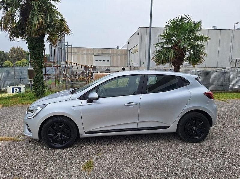 Begagnad Renault Clio V 101 HK (74 kW) 2021 Grå Sedan