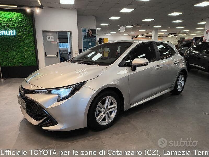 Usata Toyota Corolla Active 122 CV (89 kW) 2022 Grigio Berlina