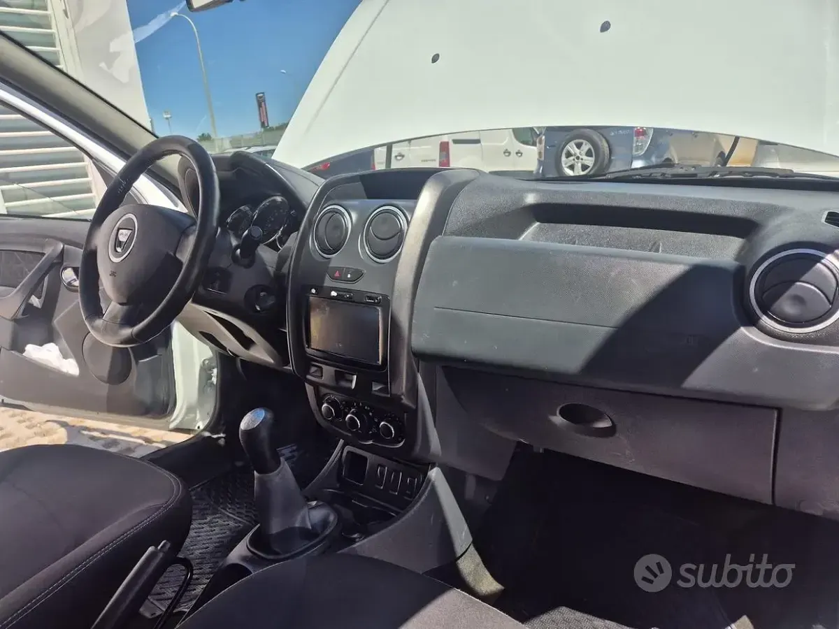 Usata Dacia Duster Lauréate 101 CV (74 kW) 2014 Bianco SUV