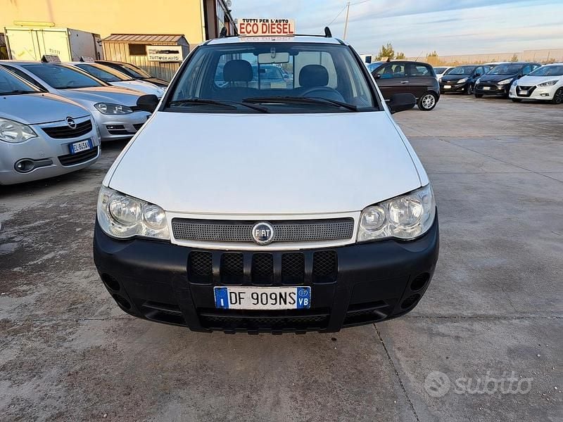 Usata Fiat Strada 86 CV (63 kW) 2007 Bianco Pick-up