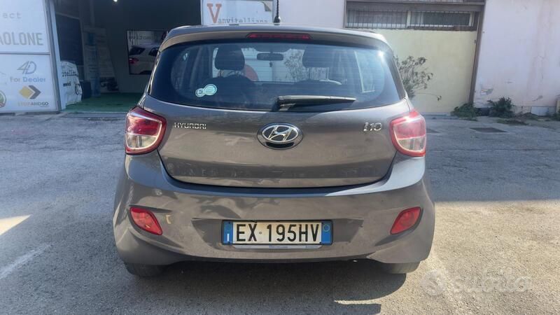 Usata Hyundai i10 69 CV (50 kW) 2015 Grigio Utilitaria