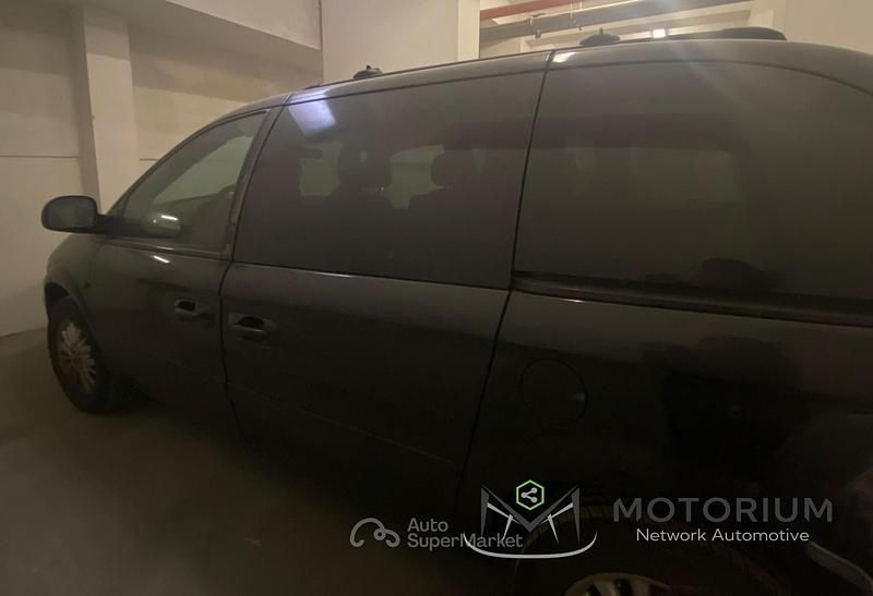 Usata Chrysler Grand Voyager Limited 150 CV (110 kW) 2005 Nero Monovolume
