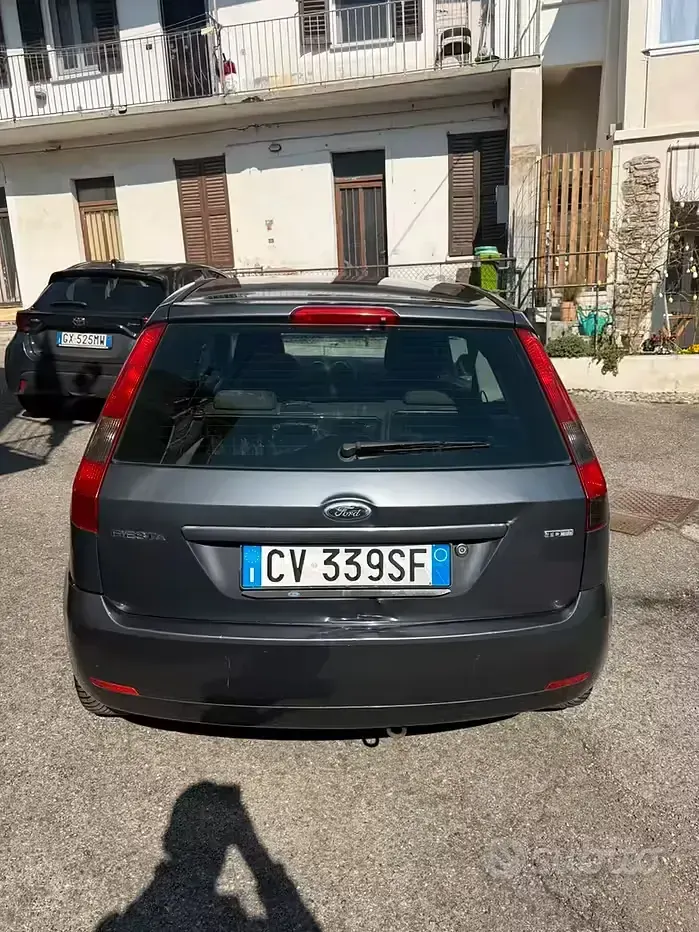 Usado Ford Fiesta 90 HP (66 kW) 2005 Citadino