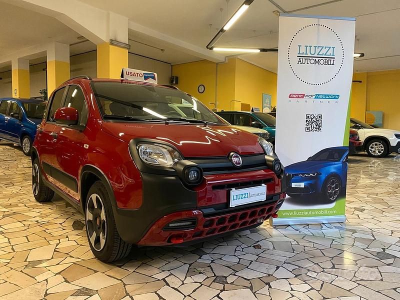 Rosso Usata 2024 Fiat Grande Panda Cross Due volumi | 14.500 € (Buon prezzo) - Immagine 1/4