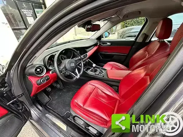 Usata Alfa Romeo Giulia Super 179 CV (131 kW) 2017 Grigio Berlina