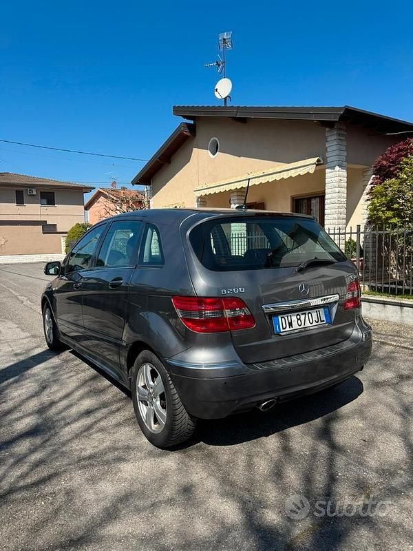 Usata Mercedes B200 Chrome 140 CV (102 kW) 2009 Grigio Monovolume