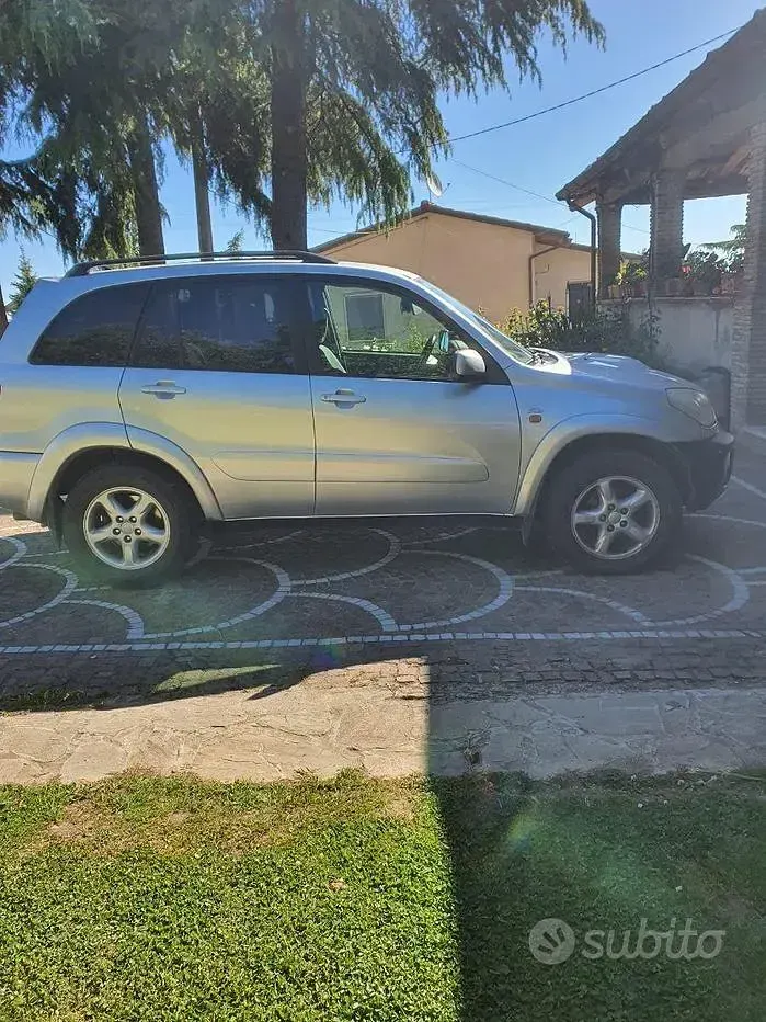 Usata Toyota RAV4 Sol 116 CV (85 kW) 2005 Grigio SUV