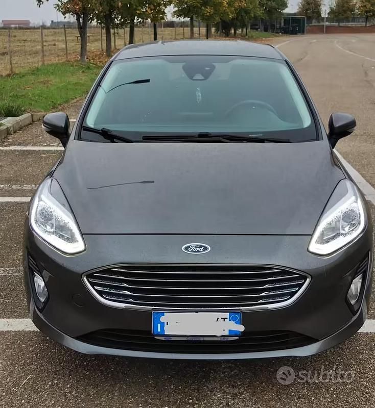 Usata Ford Fiesta Titanium 86 CV (63 kW) 2020 Grigio Utilitaria