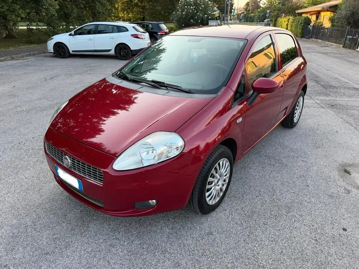 Usata Fiat Grande Punto Dynamic 77 CV (56 kW) 2010 Rosso Utilitaria