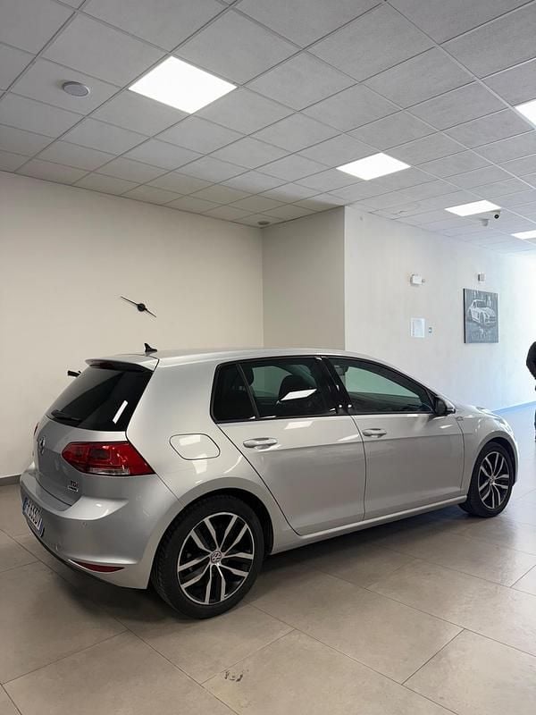 Usata VW Golf VII Highline 110 CV (80 kW) 2017 Argento Berlina