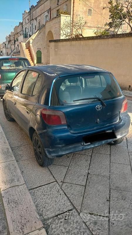 Usata Toyota Yaris 2003 Blu Utilitaria