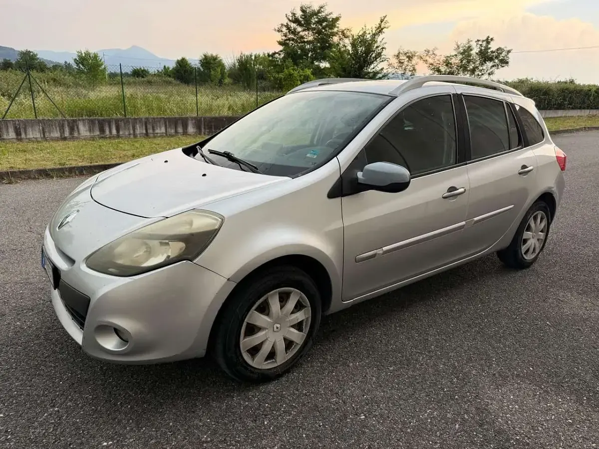 Usata Renault Clio 75 CV (55 kW) 2009 Argento Station wagon