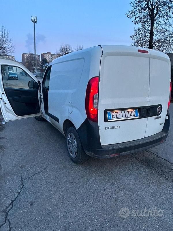 Usata Fiat Doblò 105 CV (77 kW) 2015 Bianco Monovolume