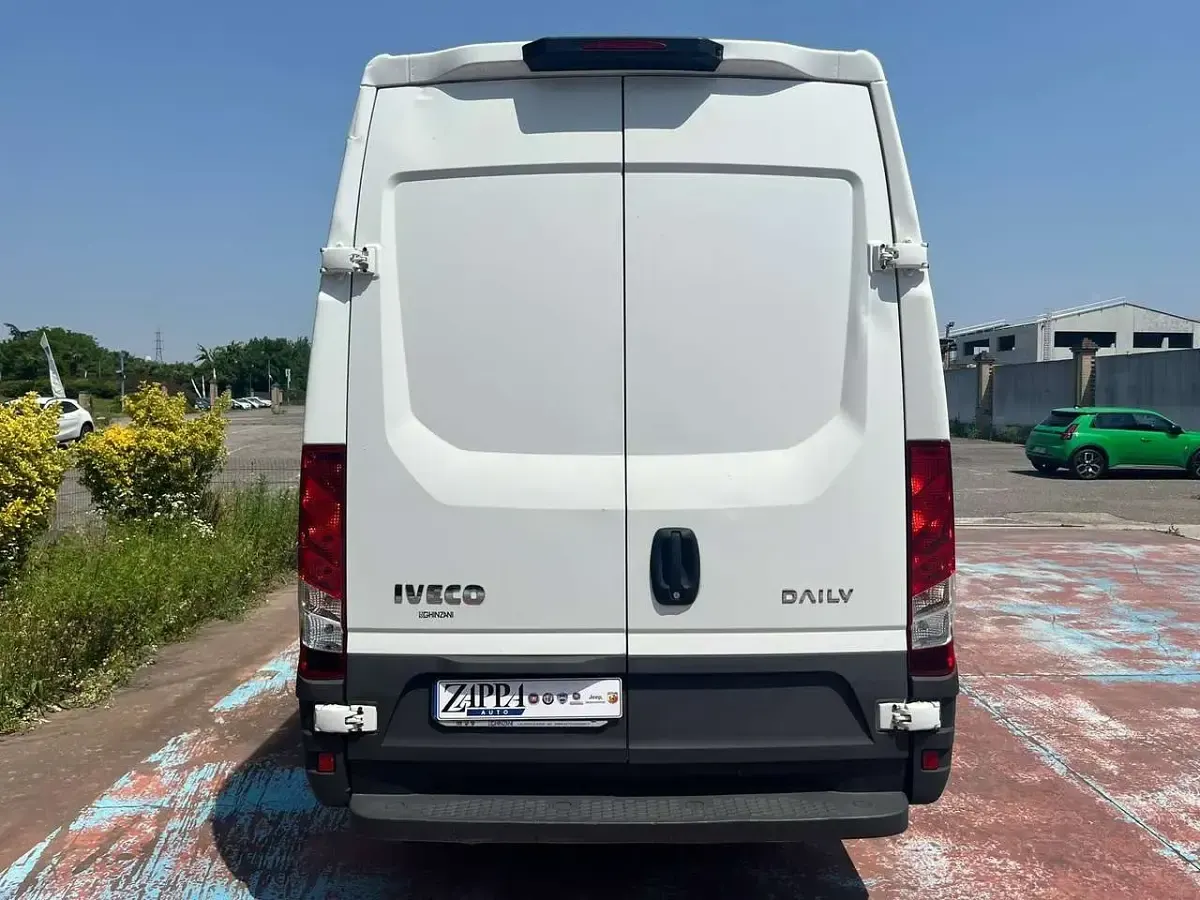 Usata Iveco Daily 136 CV (100 kW) 2019 Bianco Furgone