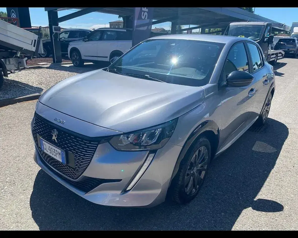 Usado Peugeot e-208 Active 56 kW (77 CV) 2022 Gris Utilitario