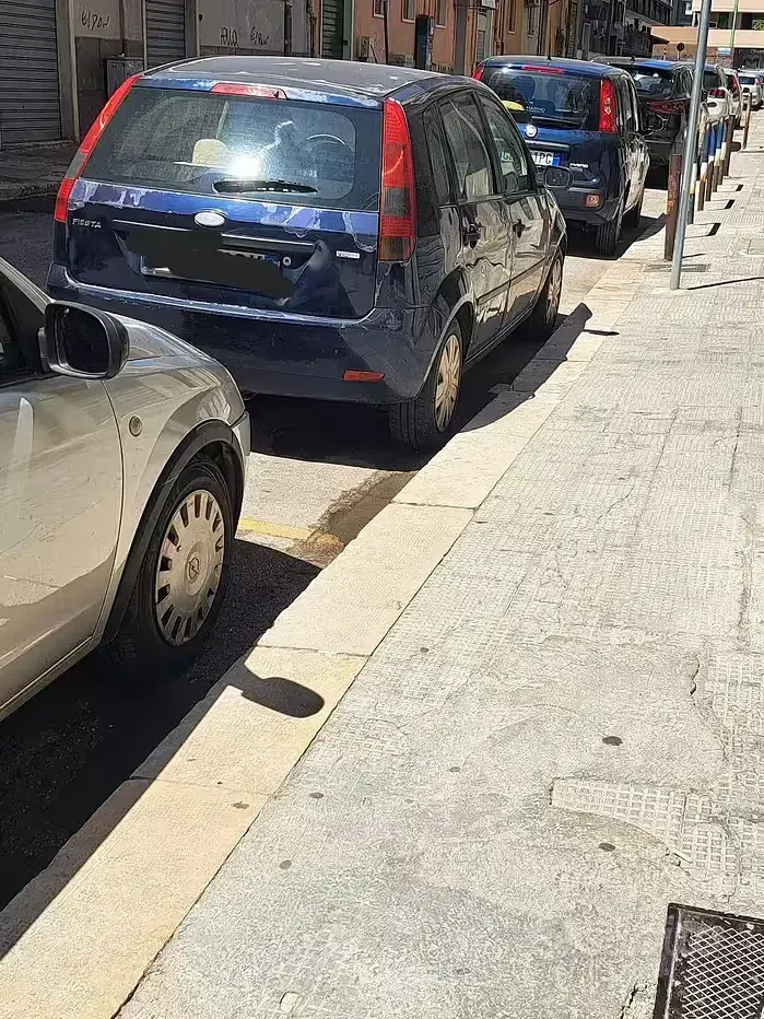 Usata Ford Fiesta 68 CV (50 kW) 2004 Bluazzurro Utilitaria
