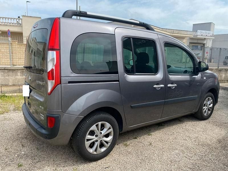 Usata Renault Kangoo 90 CV (66 kW) 2015 Grigio Monovolume