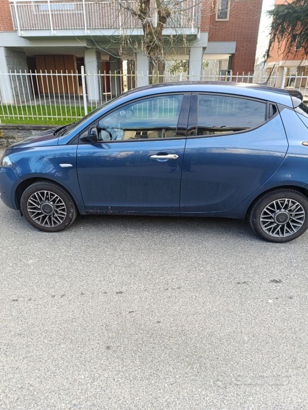 Usata Lancia Ypsilon 69 CV (50 kW) 2023 Blu Utilitaria