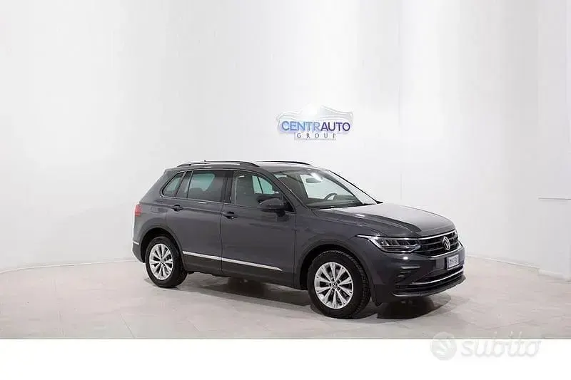 Usata VW Tiguan Life 122 CV (89 kW) 2022 Grigio SUV