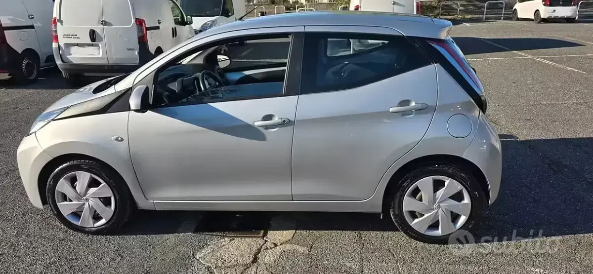 Begagnad Toyota Aygo 72 HK (52 kW) 2018 Grå Halvkombi