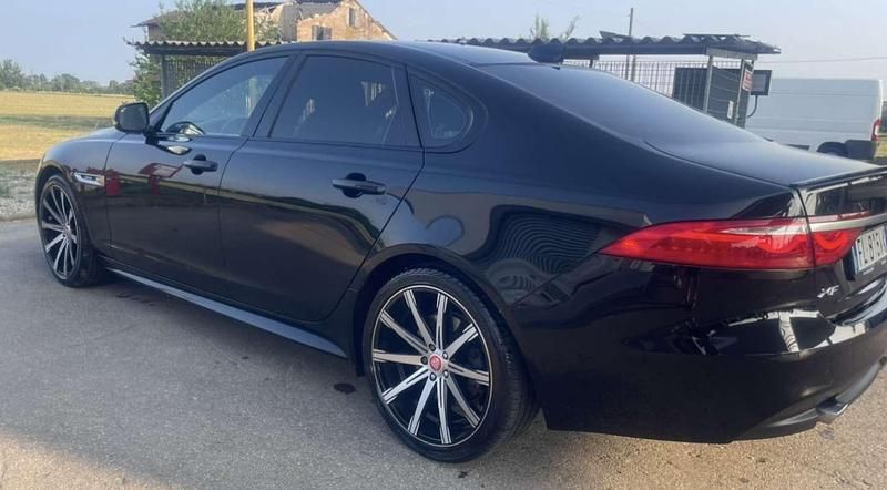 Usata Jaguar XF Sportbrake R-Sport 241 CV (177 kW) 2018 Station wagon