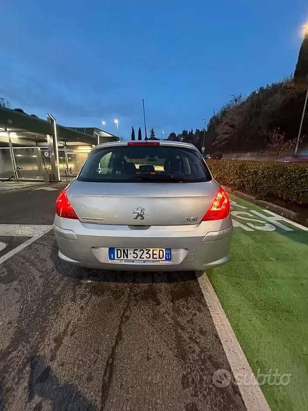 Usata Peugeot 308 90 CV (66 kW) 2008 Grigio Berlina