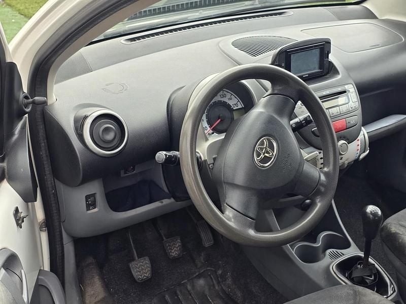 Usata Toyota Aygo 68 CV (50 kW) 2011 Bianco Utilitaria