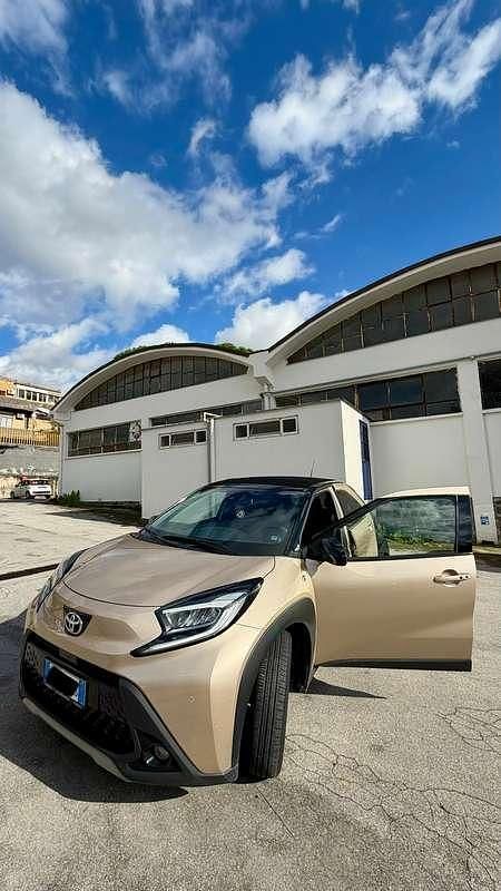 Usata Toyota Aygo X 72 CV (52 kW) 2022 Bronzo SUV