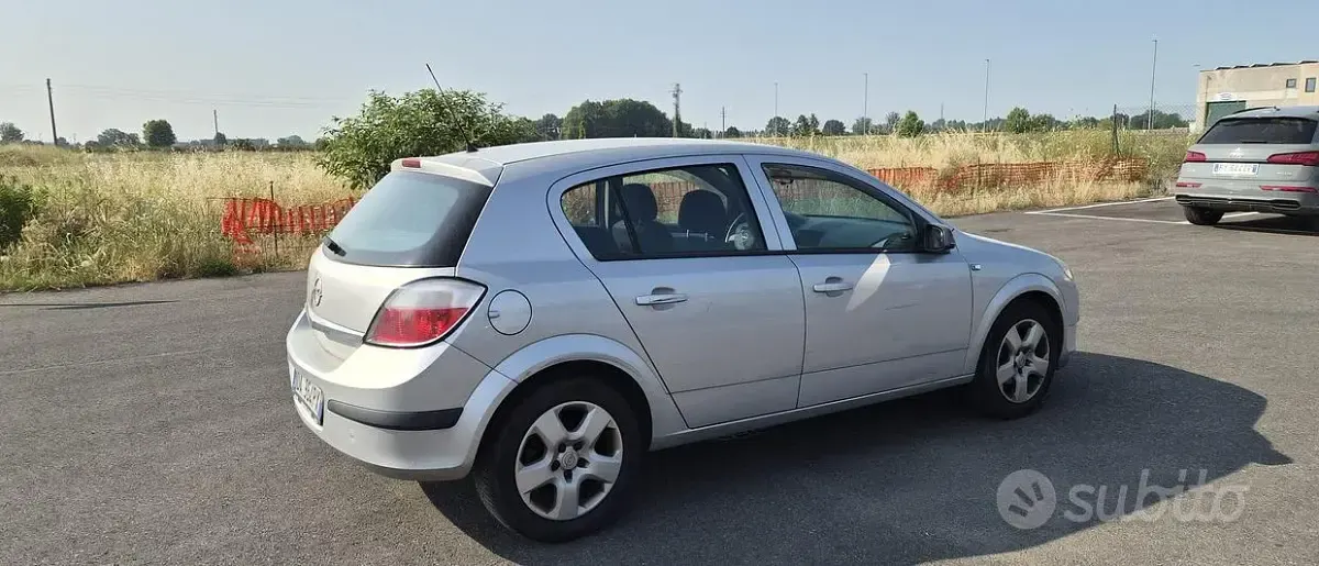 Usata Opel Astra 90 CV (66 kW) 2006 Giallo Berlina