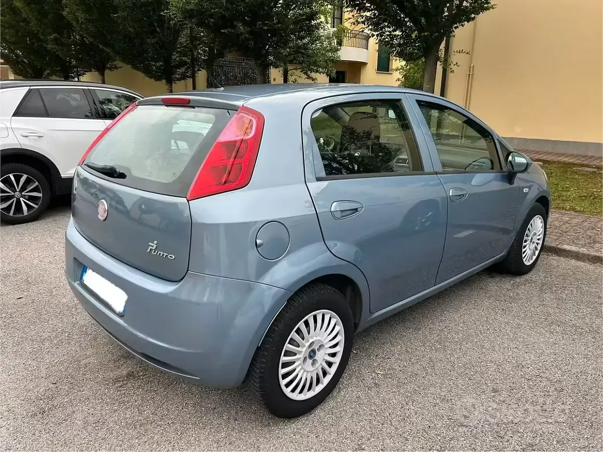 Usata Fiat Grande Punto 77 CV (56 kW) 2010 Grigio Utilitaria
